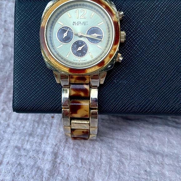 Beautiful watch - Picture 4 of 4